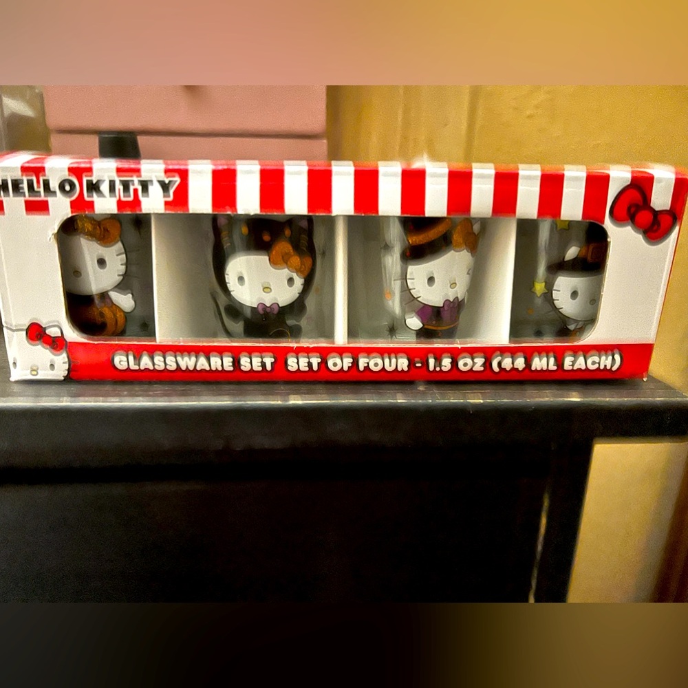 Hello kitty 4 pc. glassware set